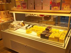 面包甜点陈列柜-好利来(新华店)