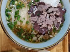 -裕新楼粉面馆·石磨手工粉(四方坪店)
