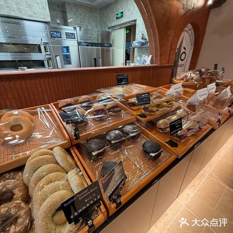 沈阳中街新开的！！面包脑袋冲冲冲！真心好吃😋