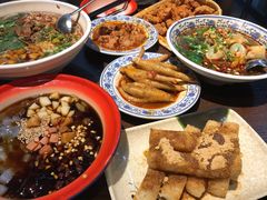 -爆炸头阿姨小四川正宗川味小吃(无任何分店)