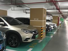 -龙湖天街-停车场