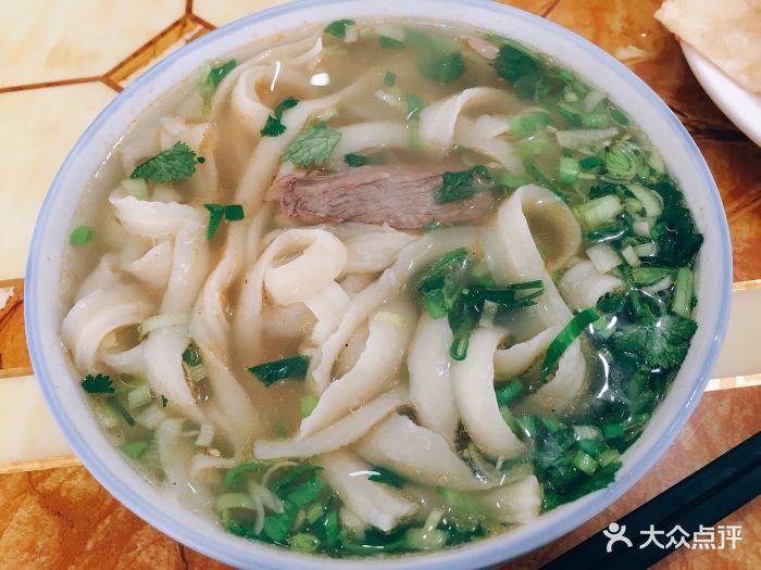 精品牛肉面(苗圃路店)牛肉刀削面图片 - 第1张