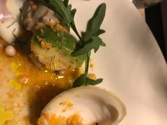 温热海鲜沙拉配牛油果-Mercato莫卡多露台餐厅与酒吧(K11店)