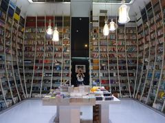 -钟书阁(松江泰晤士小镇店)