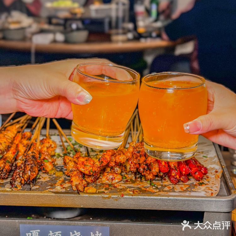 全国的烧烤都卷起来了 吃货的世界唯有美食不可辜负