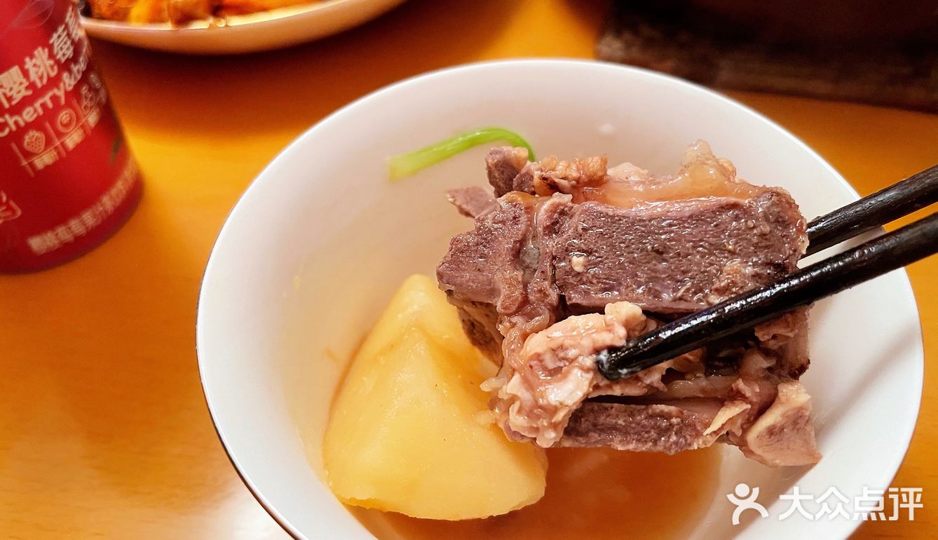 土豆的粉糯甜，龙骨的肉鲜香
