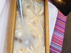 -香巴拉云南餐厅(华莱坞店)