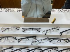 -优医视平价眼镜蔡司依视路折扣工厂店(十里堡店)