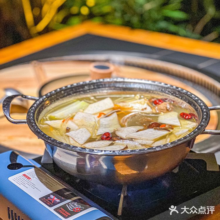 在川师大门口发现了这家仿佛走进农家四合小院的柴火鸡