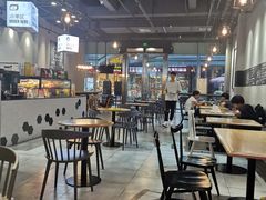 用餐区-HELLO 27 意面·沙拉·帕尼尼