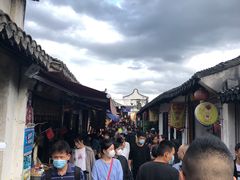 -新场古镇-停车场