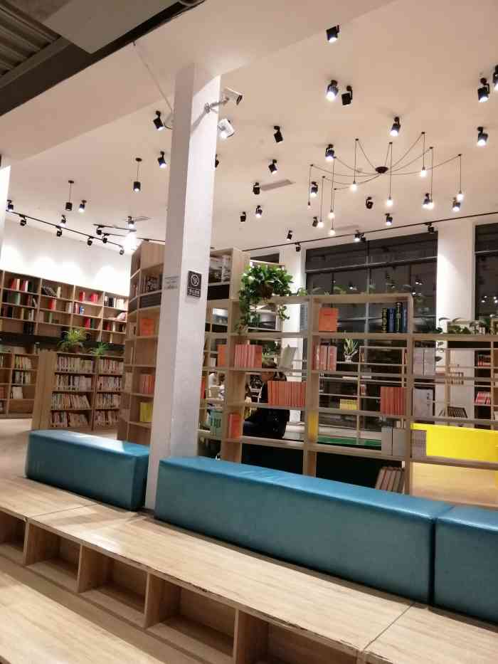悦·书房(罍街店)-"#合肥生活#罍街这边在中心的书店,一共分.