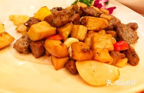 Stir-Fried Beef Cubes