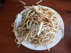 拌豆腐丝-宝瑞门钉肉饼店