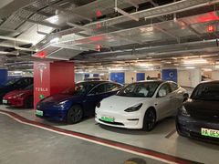 -TESLA 特斯拉(上海太古汇体验店)