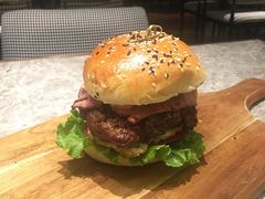招牌牛肉汉堡-Hurricane's Grill 飓风牛排
