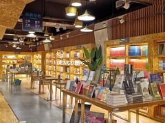 大堂-新华里咖啡书吧(新华书店小寨店)