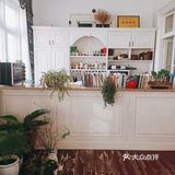 冬日的午后,阳光照进来的咖啡屋