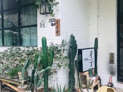 -彳亍咖啡·这里(水湾路店)