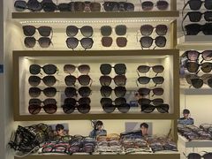 -新视达眼镜店·蔡司·依视路(名镜苑店)