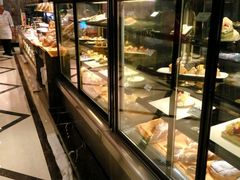 面包甜点陈列柜-芭菲盛宴·环球美食(解放碑英利国际店)