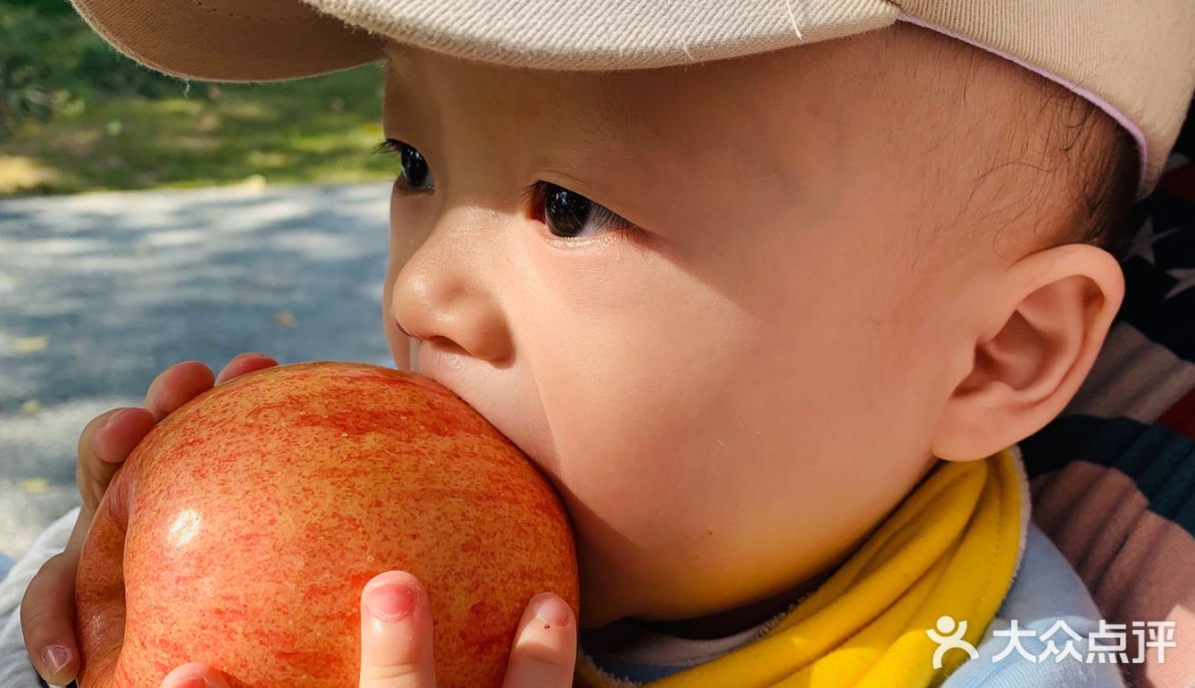 天很蓝，云很白，水很清，你很棒！
