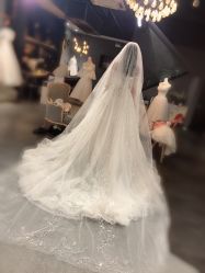 -艾米丽婚纱礼服