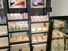 面包甜点陈列柜-华丰贺氏(福新西路店)