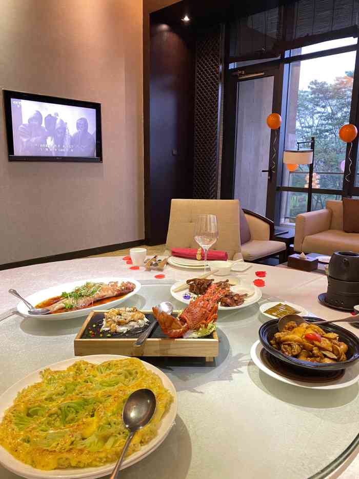 荣粤酒家(隐秀山居酒店店)-"这里的出品很不错!景色也很美.「酱味蒸.