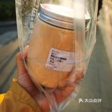 每人一杯奶茶，要的半糖的，所以味道很合口