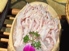 鸭掌-老牌坊云南鱼豆花火锅(哈西万达店)