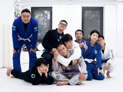 -菠萝格斗巴西柔术训练馆