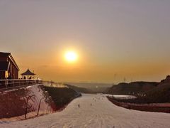 -采薇庄园四季滑雪场