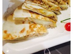 鸡肉凯撒迪亚芝士饼-遇见西木美式餐厅(体育路店)