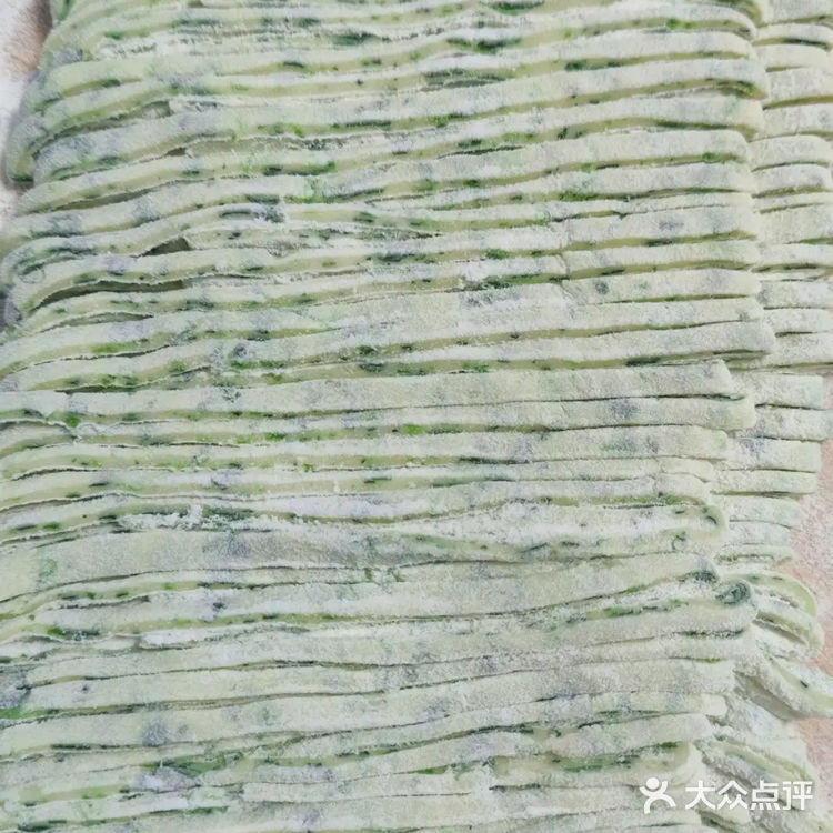 儿子不爱吃菠菜，那就换个方式让他咽下去…