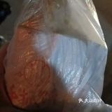 走在夜晚静谧的小巷里，突然飘出一股手抓饼的香气