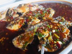 藿香鲫鱼-月圆霖特色农家乐