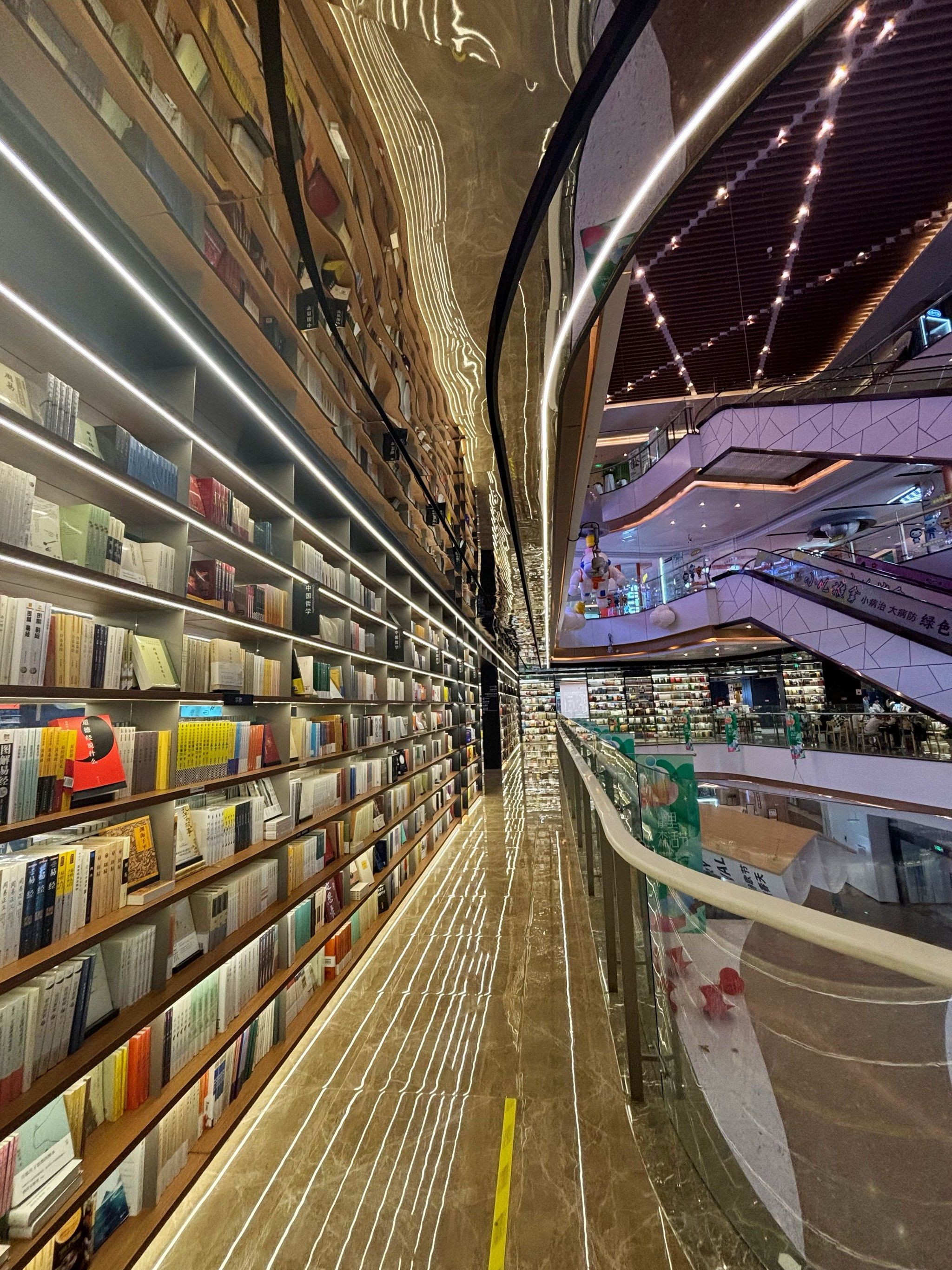 新华文轩 西南书城 75看书98学习 遛9799好去处