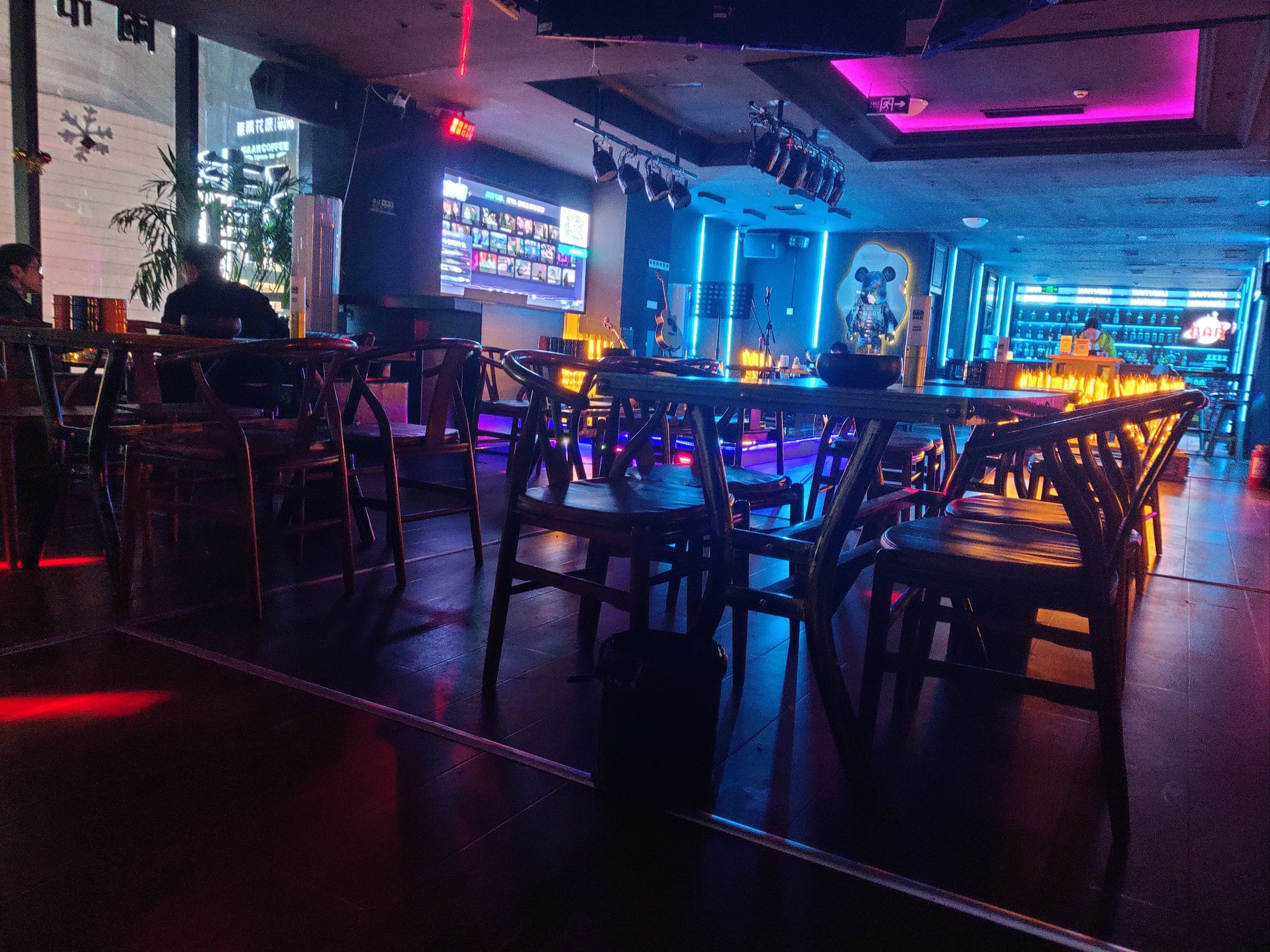 麦田里音乐酒吧