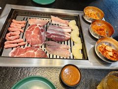 -臻牛烤肉