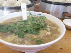 -罗卜李包子羊肉汤
