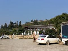 -亮河湾山庄