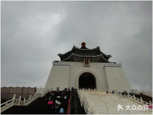 整齐划一，看的各国游客拼命摄影拍照