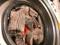 餐具摆设-唯成•韩国炭火烤肉 유성고기