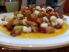 宫爆鸡丁-盐与味葱葱鲫鱼•自贡菜江湖菜(春熙店)