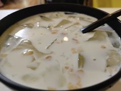 -志龙皇冠吃货椰子铺