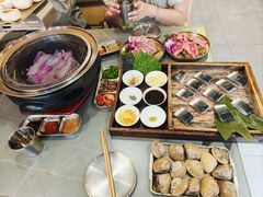 -围炉肉舍•炭烤活鳗•丹东海鲜烤肉(步行街店)