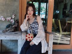 -Chom Cafe and Restaurant