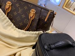 -爱革·奢品·鞋包·衣物·家居(金桥国际商业广场店)
