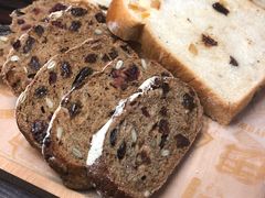 蔓越莓南瓜籽黑麦法包-PAPER STONE BAKERY(天汇广场店)